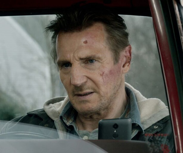 Liam Neeson moet zien af te rekenen met corrupte agenten in Honest Thief