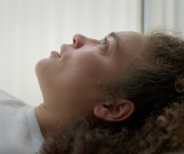 Pien van Grinsven bespreekt hormonale anticonceptie in korte documentaire Hormonaal