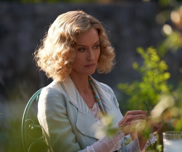 Natascha McElhone heeft een geheim afspraakje met een oude vlam in Hotel Portofino