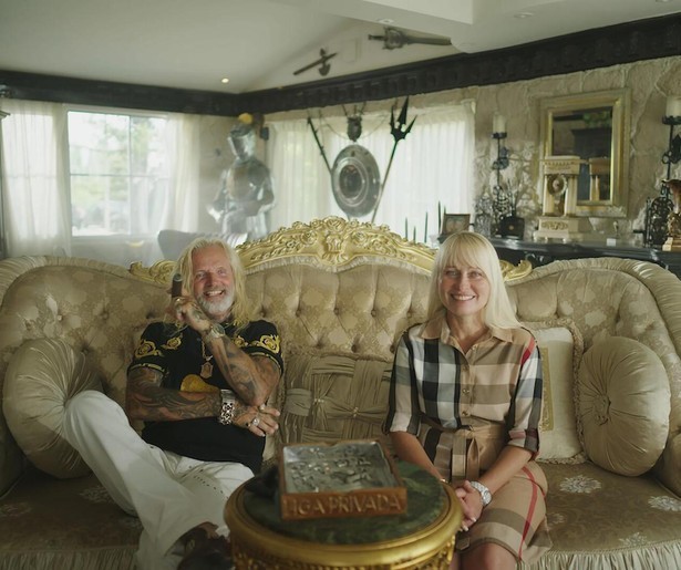 Binnengluren bij huizen die te koop staan in House for Sale