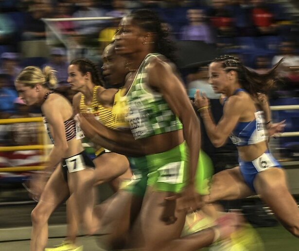 Mannen en vrouwen sprinten 100 meter tijdens EK