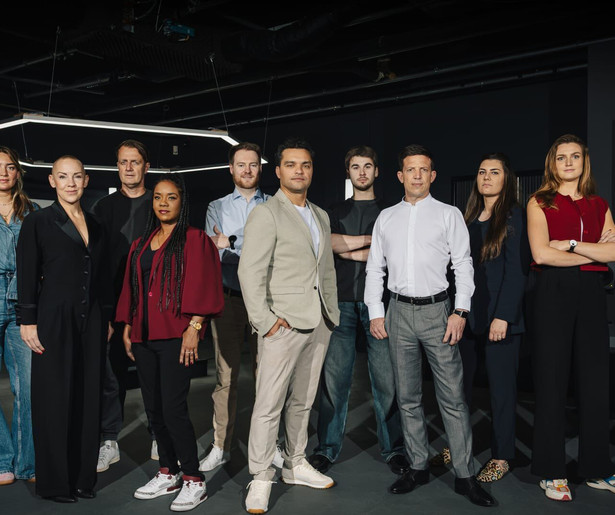 Kalile Ohoudi doet er alles aan om de voortvluchtigen te pakken in Hunted