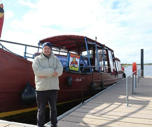 Huub Stapel neemt de kijker mee op een educatieve bootreis in Reizen Langs de Mooiste Rivieren ter Wereld 