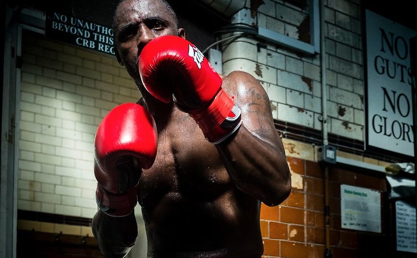 Van Hollywoodster naar professioneel kickbokser in 12 maanden Van Hollywoodster naar professioneel kickbokser in 12 maanden