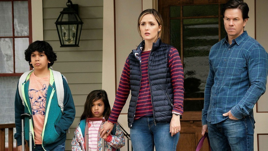 Rose Byrne en Mark Wahlberg als adoptieouders Rose Byrne en Mark Wahlberg als adoptieouders