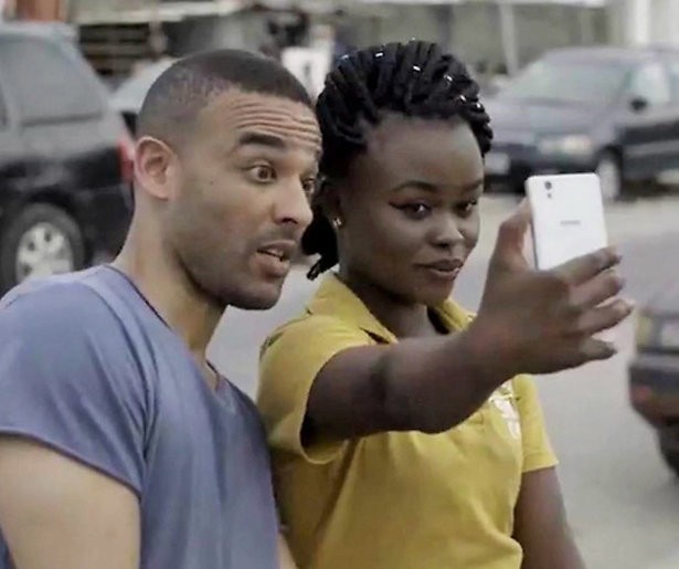 Comedian Ikenna Azuike voor BNNVARA naar geboorteland Nigeria