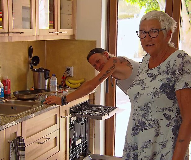 Dochter Richard verklaart relatie tussen vader en vriendin Ingrid in B&B Vol Liefde