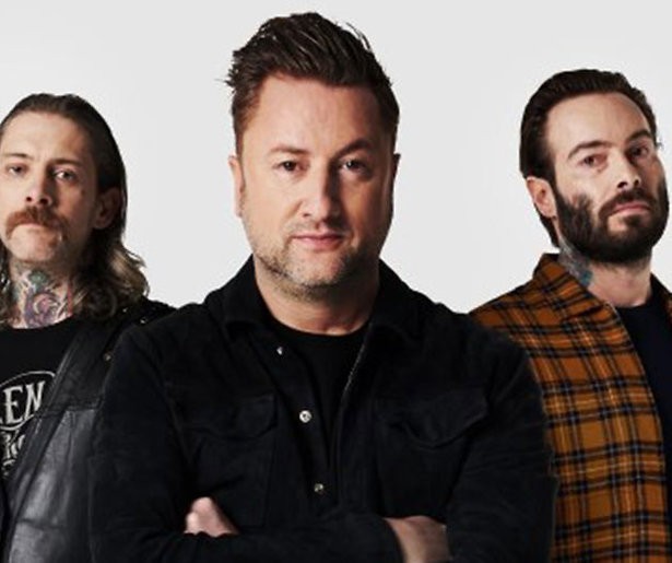 Dennis Weening aan de slag met tatoeëerders Robert Aalbers en Vinnie Stones