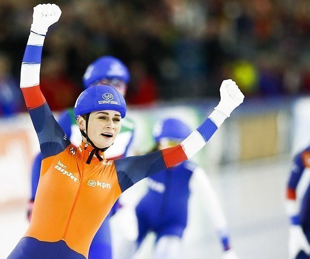 Spectaculaire massastart in Thialf