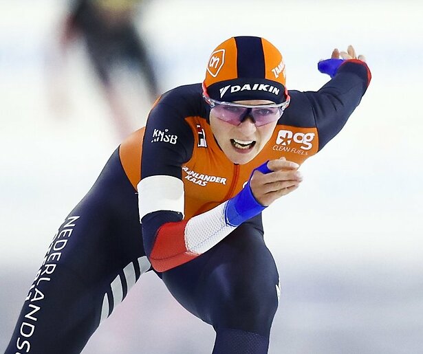 Irene Schouten versus Isabelle Weidemann in Calgary