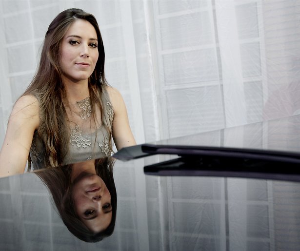 Iris Hond op zoek naar de liefde in Net5-datingshow