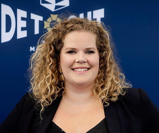 Iris Kroes komt langs bij Bert Haandrikman in het MAX Skûtsje Journaal