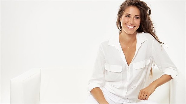 Concertpianiste Iris Hond op zoek naar de liefde in Iris en de 12 Dates