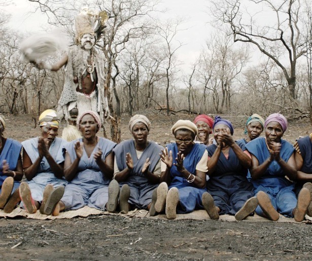 Is Shula nou een heks of niet in  I Am Not a Witch?