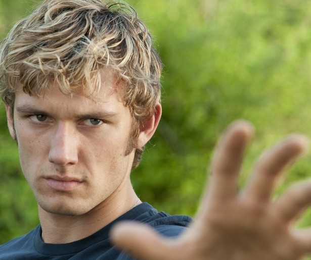 Alex Pettyfer is zijn leven absoluut niet zeker in I Am Number Four