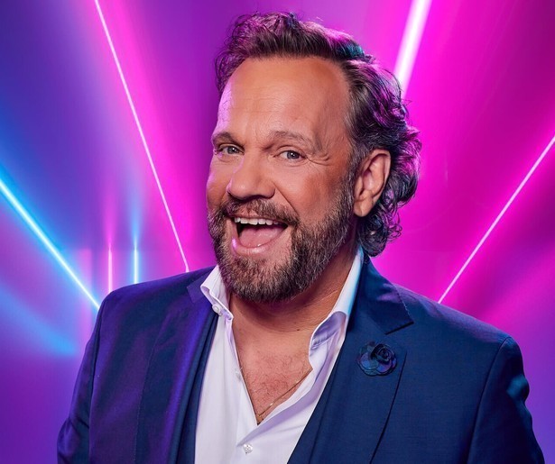 Genieten van kerstliedjes tijdens de herhaling van de I Can See Your Voice special