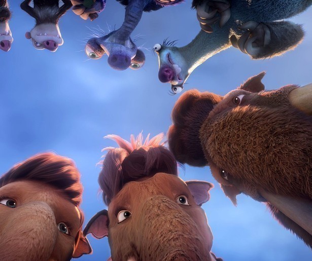 Eekhoorn Scrat activeert per ongeluk een ingevroren ruimteschip in het vijfde deel van Ice Age