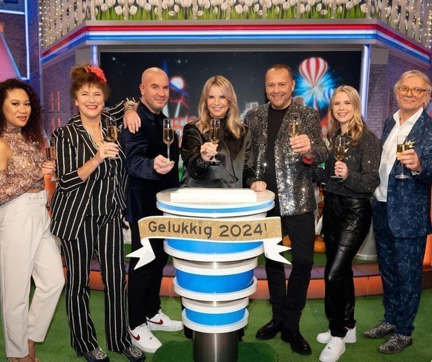 Lachend, gierend en brullend het jaar uit met Linda de Mol en tal van gasten in Ik Hou van Holland