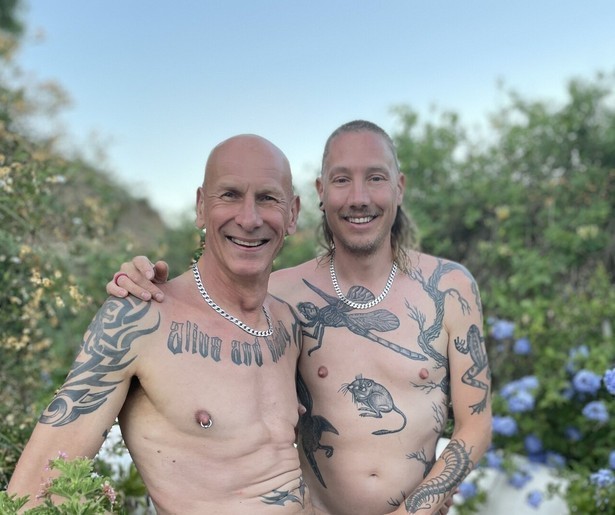 Bert en Thomas werken aan een naturistenparadijs in Ik Vertrek