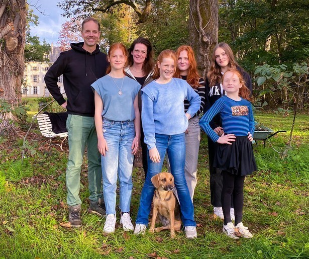 De familie Jansen wacht een behoorlijk lastige klus in Ik Vertrek