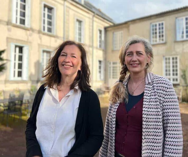 Goede vriendinnen Jana en Trudy staan voor diverse uitdagingen in Ik Vertrek