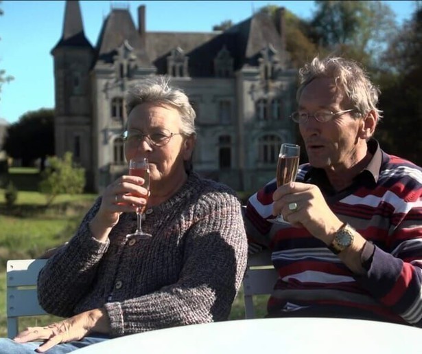 Evert en Frenske zijn het in Ik Vertrek niet helemaal eens over de aankoop van een enorm kasteel