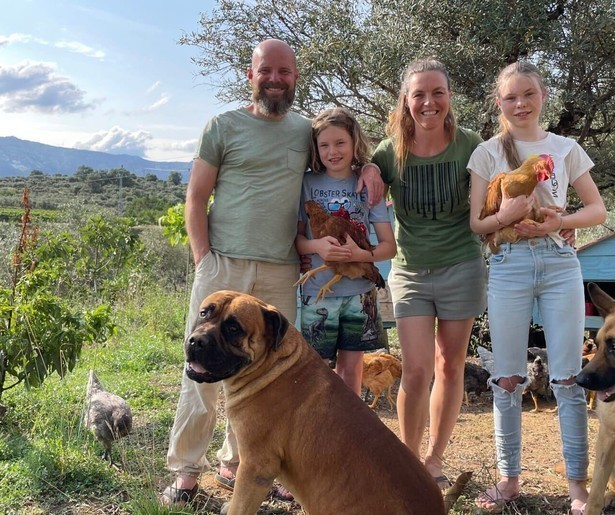 De familie Lemmers zit vol ambitieuze plannen in herhaling Ik Vertrek