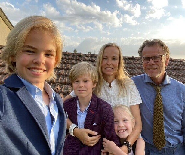 De familie Kaldenberg uit Ik Vertrek leeft na twee jaar kamperen nog altijd in een bouwval