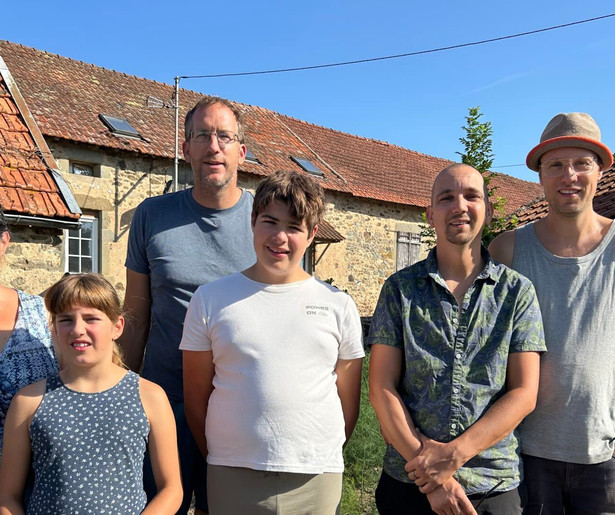 De families Verheggen en Meester bundelen hun krachten voor hun Franse droom in Ik Vertrek XL