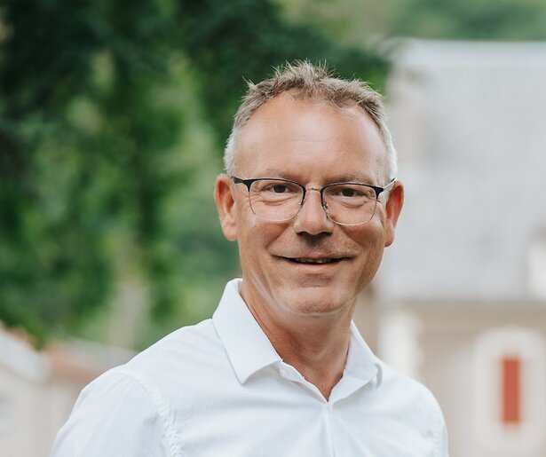 Illya Rijnberg (52) in B&B Vol Liefde 2025: alles over de kasteelheer uit Frankrijk