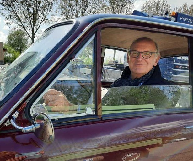 Philip Freriks bezoekt Achter het Nieuws-presentator Koos Postema