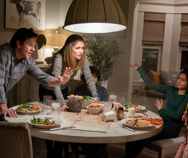 Rose Byrne en Mark Wahlberg adopteren drie kinderen in Instant Family