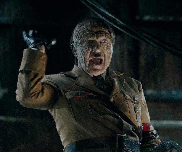 Iron Sky: The Coming Race doet er nog een schepje bovenop