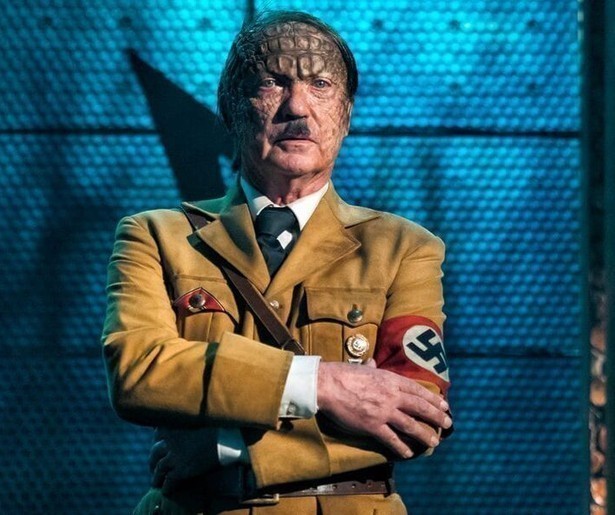 Een nogal bijzonder gezelschap moet de mensheid redden in Iron Sky: The Coming Race