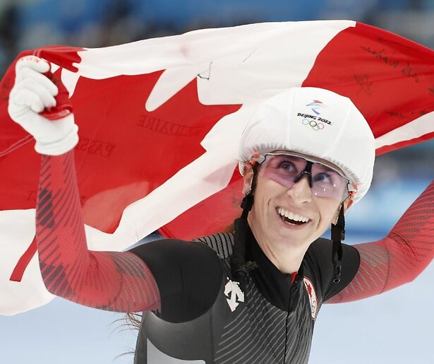 Ivanie Blondin vs. Irene Schouten tijdens Wereldbeker schaatsen in Calgary