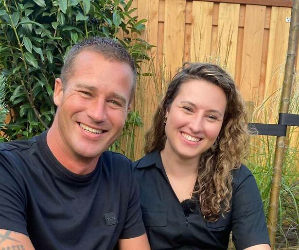 Ivo Putman haalt alle tegels weg in De Grote Tuinverbouwing