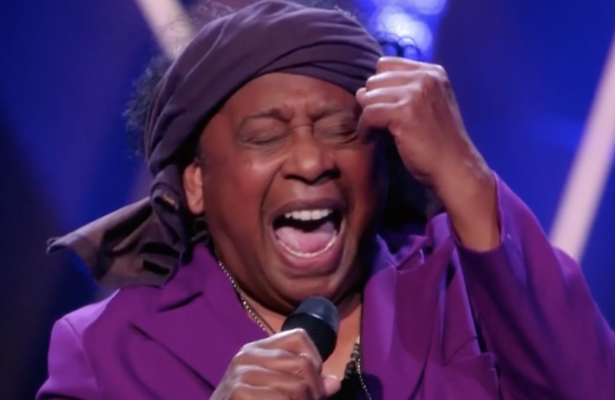 Videosnack: Jimi (69) blaast jury omver in The Voice Senior