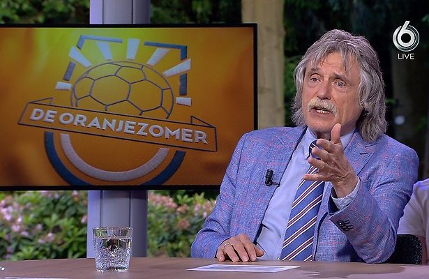 Oranjezomer-mannen gaan weer los op bordesscène Van Gaal