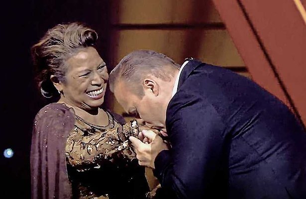 Frans Bauer emotioneel om bekende zangeres in The Voice Senior