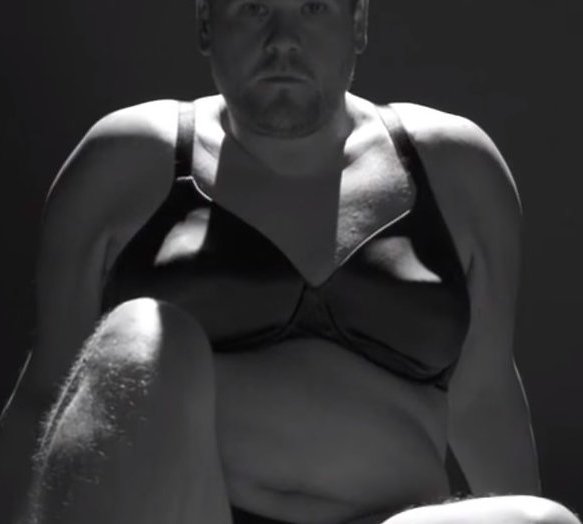 James Corden kruipt in huid Beyoncé voor Lemonade persiflage James Corden kruipt in huid Beyoncé voor Lemonade persiflage