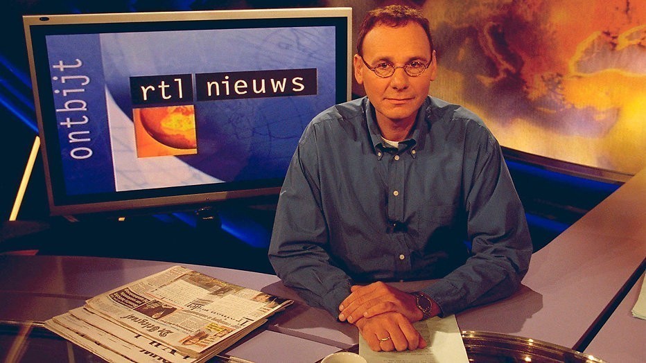 Jubilaris Jan de Hoop pakt uit met rol koekjes