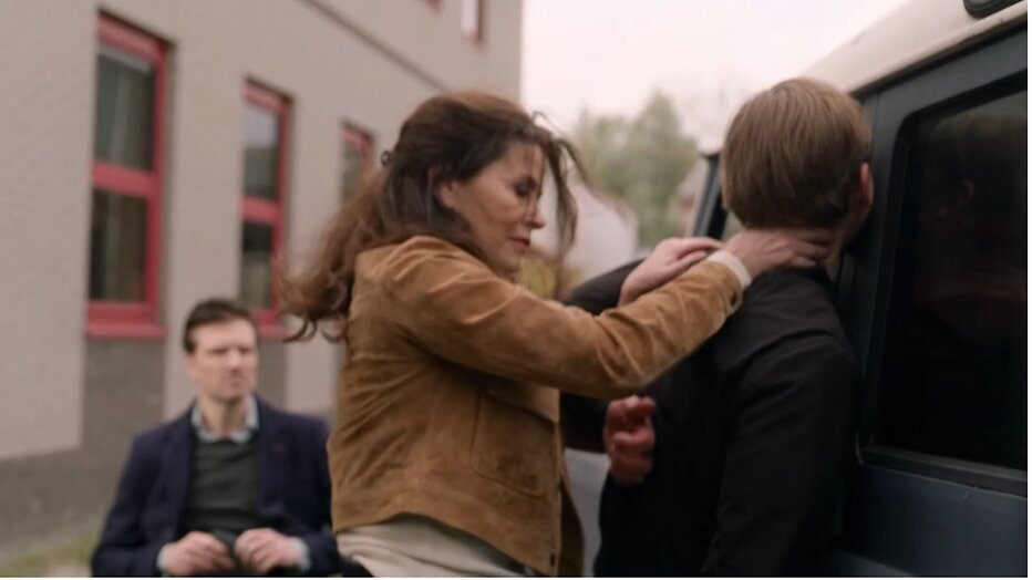 Janine gaat hardhandig te werk