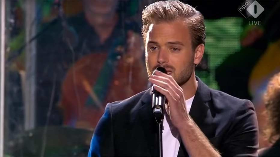 Jim Bakkum zingt Toen Ik Je Zag Jim Bakkum zingt Toen Ik Je Zag