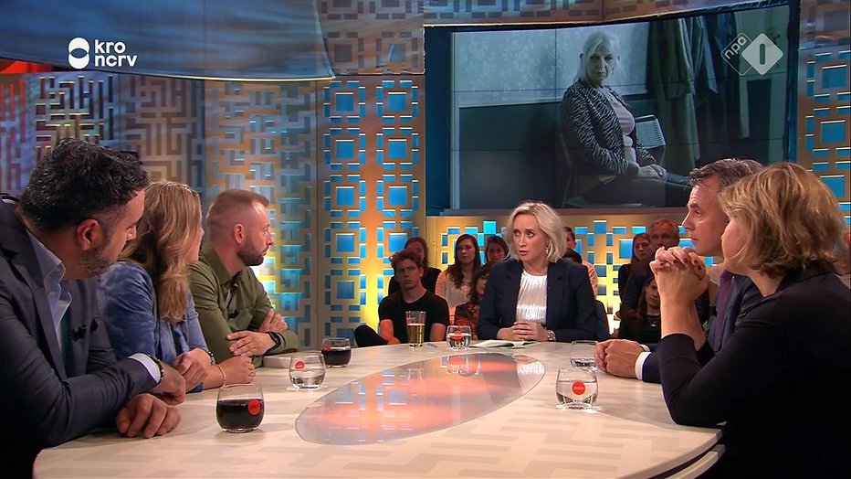 De TV van gisteren: NPO 1 wint weer dankzij WK en Jinek