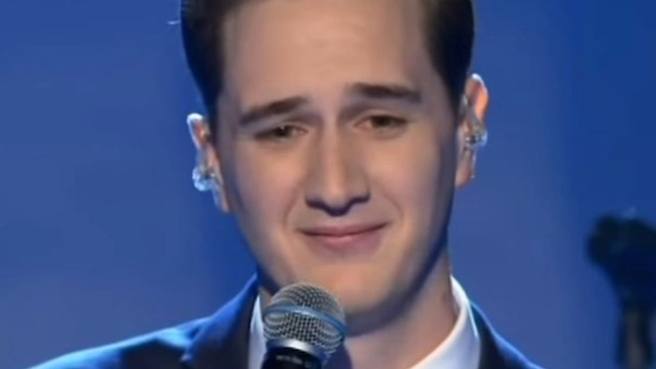 Gepeste X Factor-kandidaat Joe Irvine krijgt steun van wereldsterren