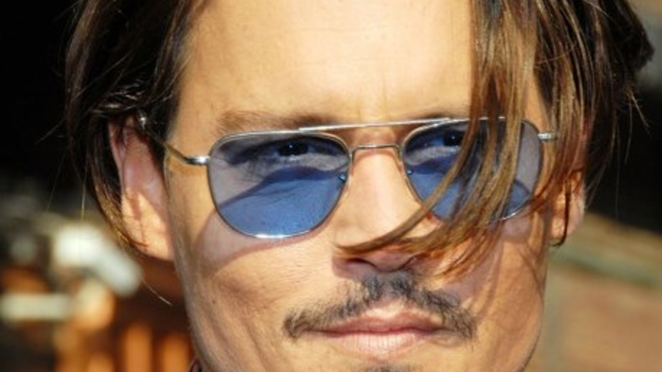 YouTube-hit: stomdronken Johnny Depp geeft bizarre speech YouTube-hit: stomdronken Johnny Depp geeft bizarre speech