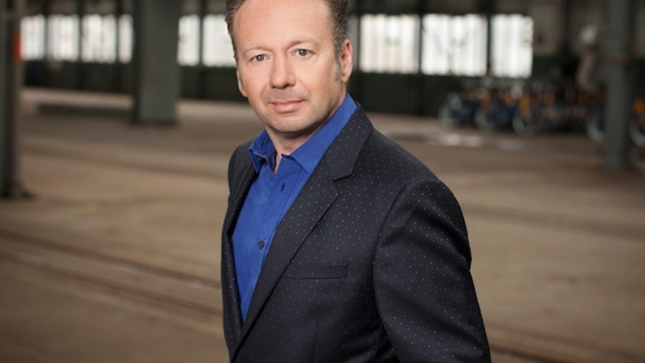 Joris Linssen kookt thuis voor vluchtelingen Joris Linssen kookt thuis voor vluchtelingen