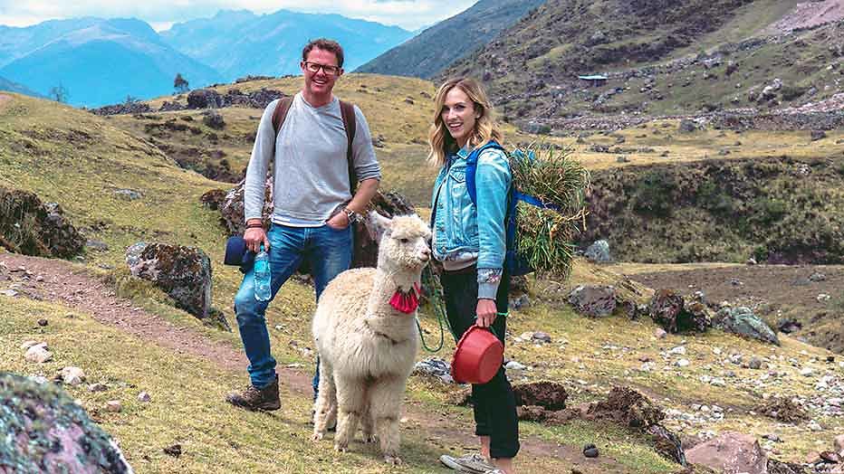 Wandelen met een alpaca in Travel With a Goat