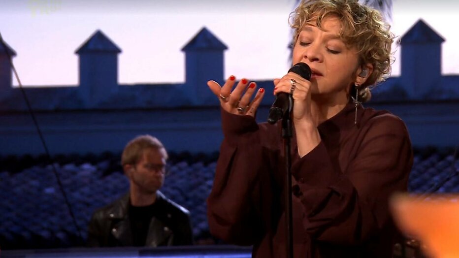Jacqueline Govaert zingt in het Nederlands in Beste Zangers.