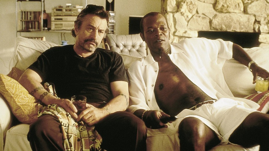Robert De Niro als Louis Gara (l.) en Samuel L. Jackson als Ordell Robbie in Jackie Brown Robert De Niro als Louis Gara (l.) en Samuel L. Jackson als Ordell Robbie in Jackie Brown